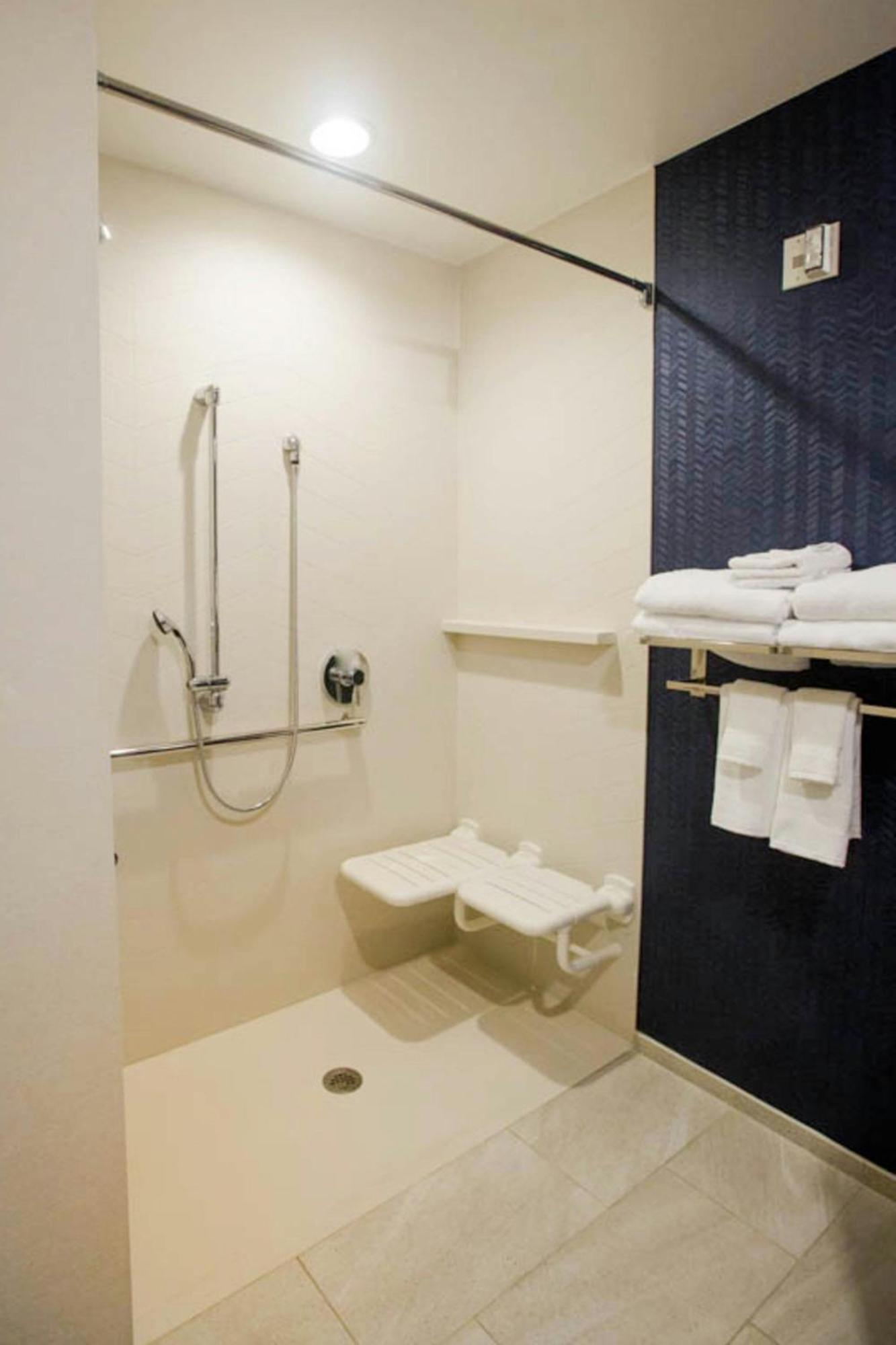 Fairfield Inn & Suites By Marriott Philadelphia Broomall/Newtown Square מראה חיצוני תמונה